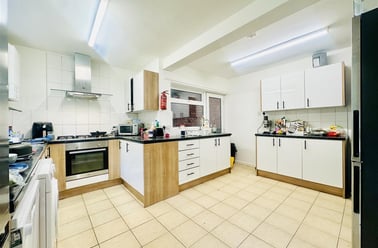 Rolleston Drive, Lenton, Nottingham - Image 2